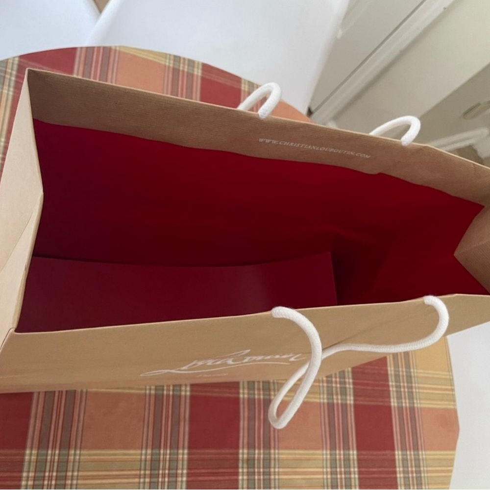 Christian Louboutin paper bag - Picture 3 of 4